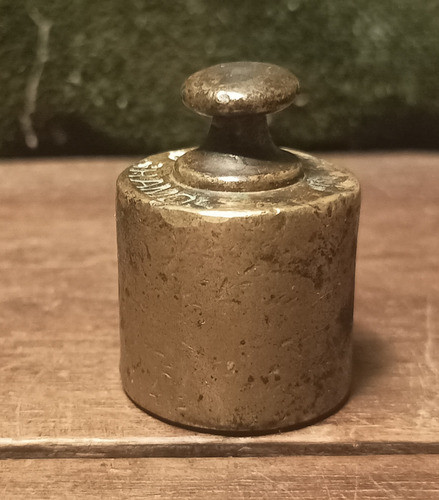 Antigua Pesa De Bronce 100g., Sellada. 0