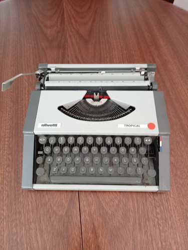 Máquina De Escribir Portátil Olivetti Tropical 0