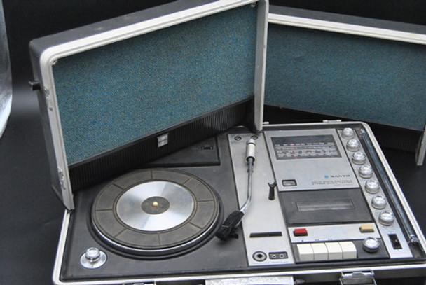Antiguo Tocadisco Valija Vintage Funciona Viejo Retro1 Sanyo 0