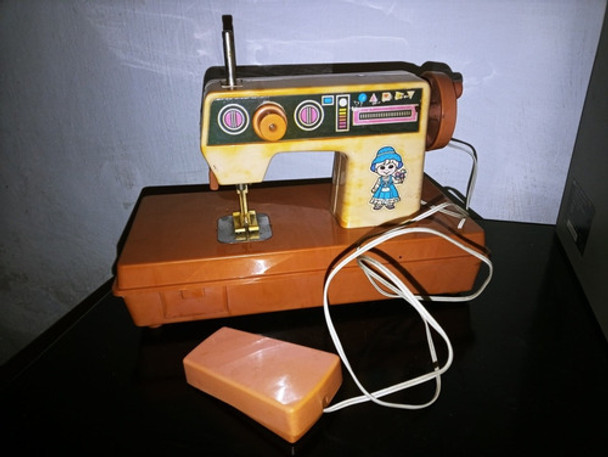 Juguete Antiguo Maquina De Coser Hong Kong 0