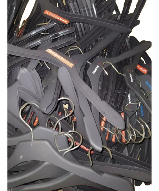 Perchas De Plástico Con Gancho Metálico. Pack X 15 0 Perchas De Plástico Con Gancho Metálico. Pack X 15 0