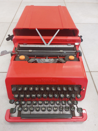 Máquina De Escribir Olivetti Valentine Clásica, De Colección 0