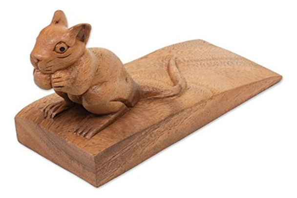 Novica Tope Para Puerta De Madera Encantador Mouse En Color 0