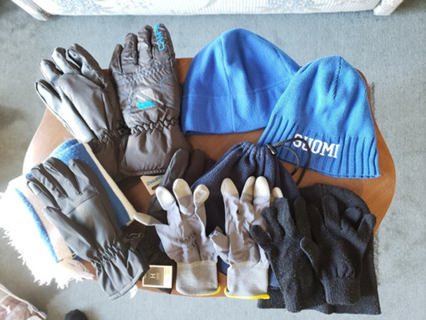 Kit Invernal 4xguantes + Cuellito + 3xgorritos + Bufanda 0