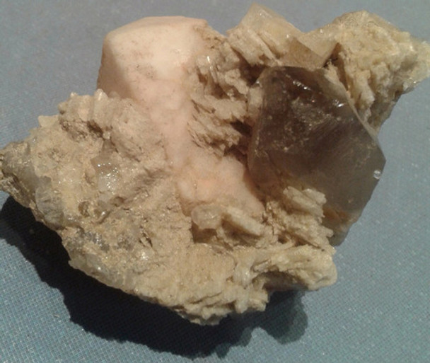 Mineral Roca Cristal Cuarzo Ahumado Fume Albita Topacio 0