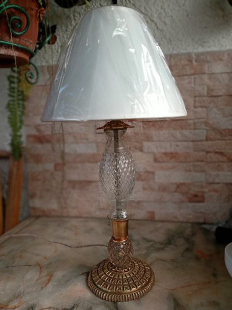 Antigua Lámpara De Mesa En Bronce Y Vidrio Con Pantalla 0