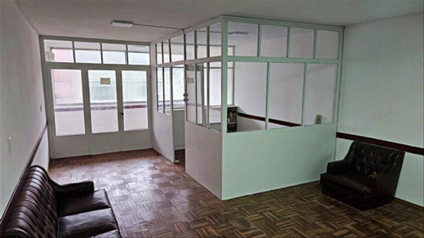 Alquiler Amplia Oficina A Metros De Plaza Matriz Ciudad Vie 0