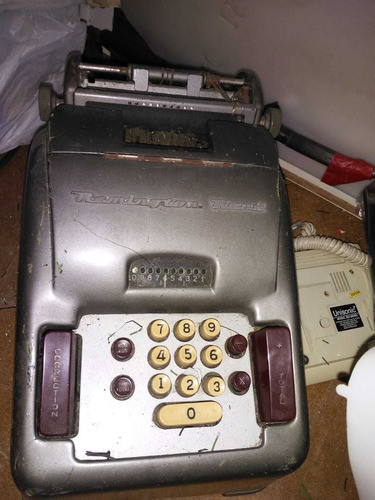 Maquina De Sumar Remington Regina Antigua 0