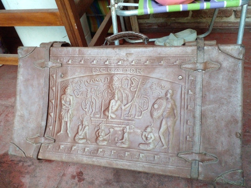 Valija Antigua Ecuatoriana ..con Motivosvy Letras Repujadas 0