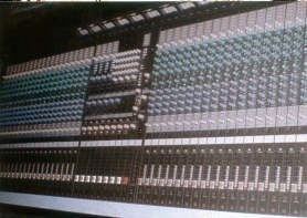 Yamaha PM 1800 40 Channels Mixer Rental