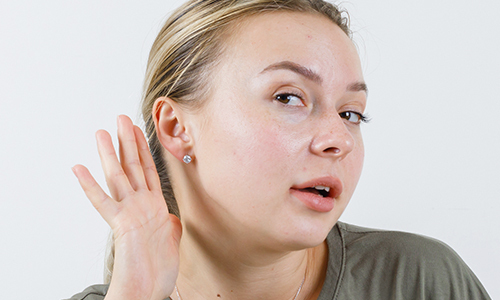 Ponte tus pendientes de manera segura en Farmarosina