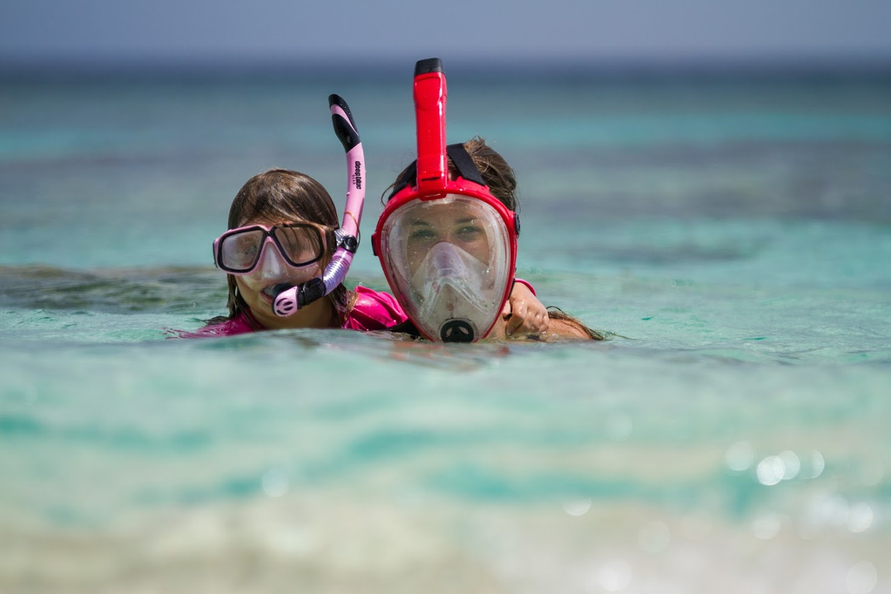 Full Face Mask vs Traditional Mask and Snorkel SnorkelMart