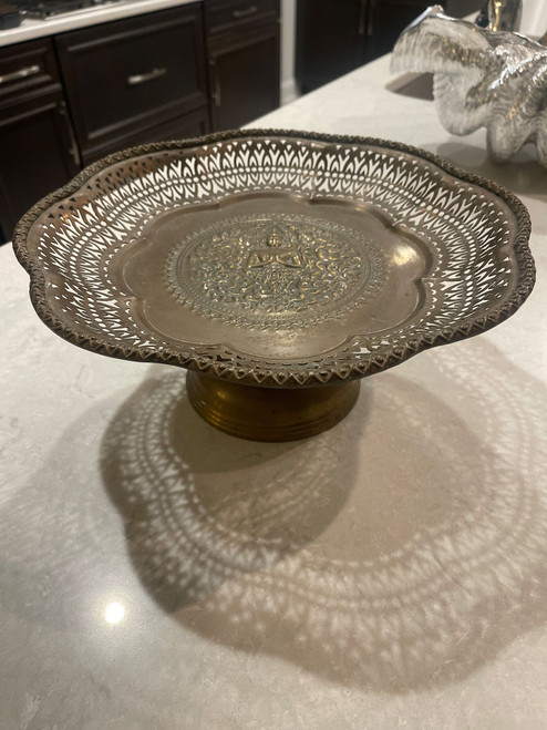BRONZE DECORATIVE PLATE ON PEDESTAL BRONZE DECORATIVE PLATE ON PEDESTAL