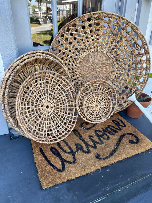 RATTAN / WICKER WALL DÉCOR TRAY (SMALL)