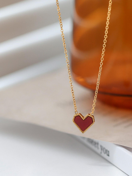 Titanium steel plated 18k gold French love necklace women acrylic peach heart collarbone chain light luxury niche design premium Titanium steel plated 18k gold French love necklace women acrylic peach heart collarbone chain light luxury niche design premium