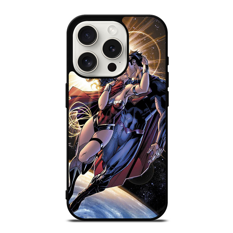 SUPERMAN KISSING WONDER WOMAN iPhone 15 Pro Case