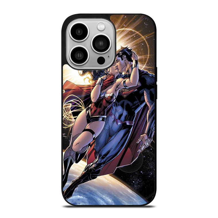 SUPERMAN KISSING WONDER WOMAN iPhone 14 Pro Case