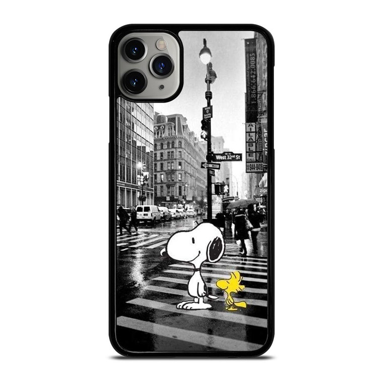 SNOOPY STREET RAIN iPhone 11 Pro Max Case SNOOPY STREET RAIN iPhone 11 Pro Max Case