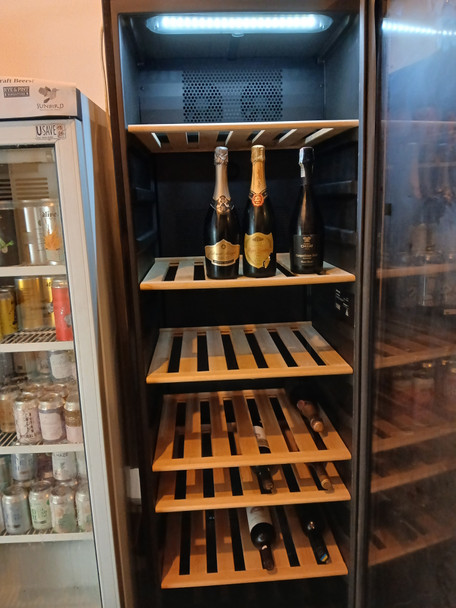 Second Hand Vintec Wine Cooler | Vintec model 190SG2E