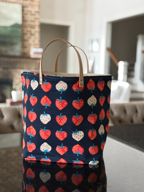 Berries Navy w/Blue Stem Bucket Bag