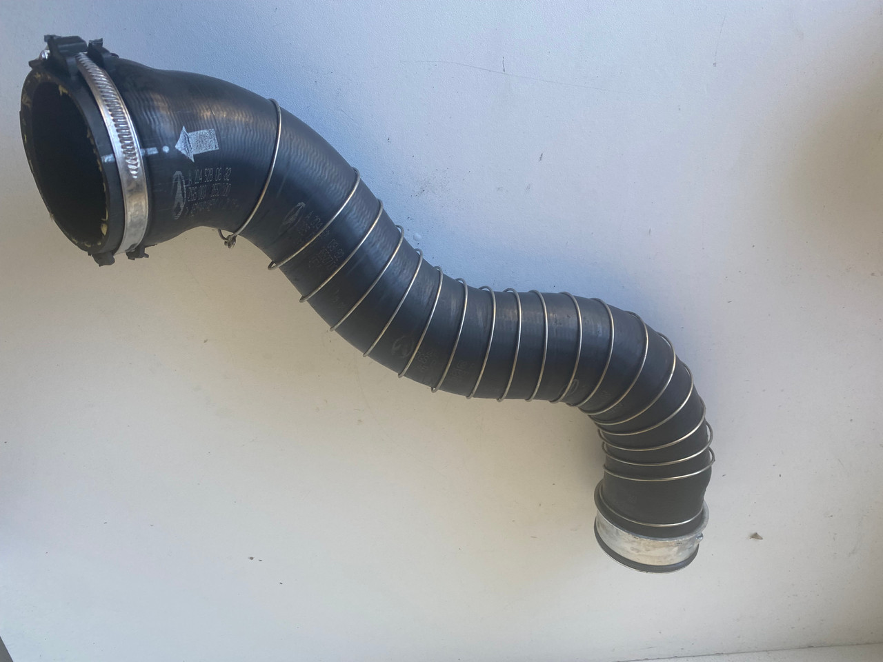 MERCEDES W204 USED INTERCOOLER HOSE A204 528 08 82 Parts 4 European Cars