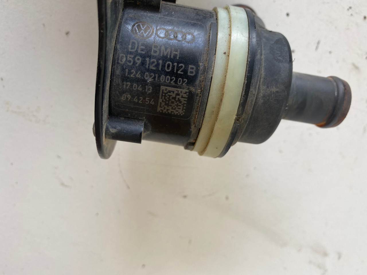 VW AUDI USED AUXILIARY WATER PUMP 059 121 012 B - Parts 4 European Cars