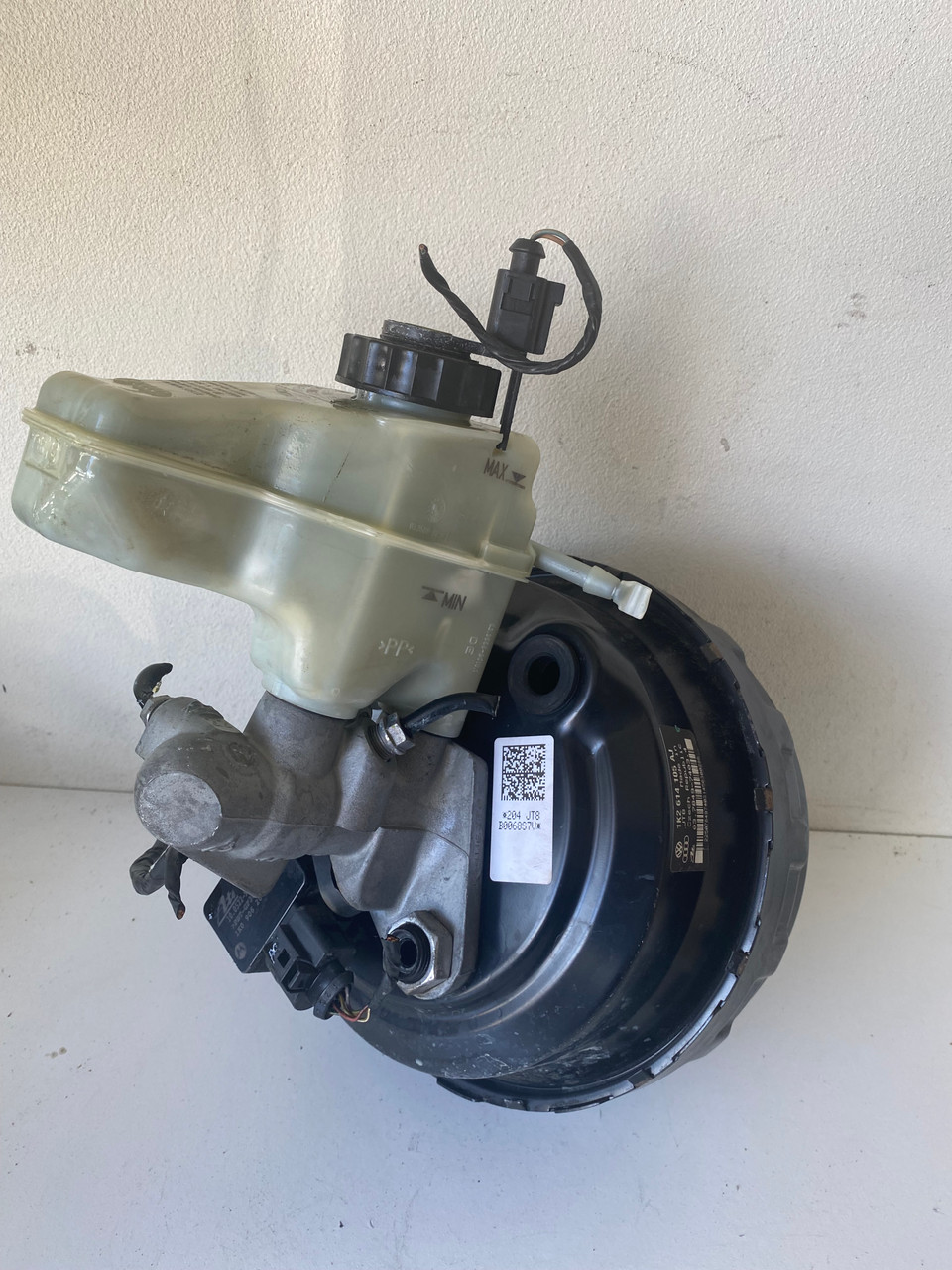 VW GOLF MK5 20042008 USED BRAKE BOOSTER 1K2 614 105 AJ Parts 4