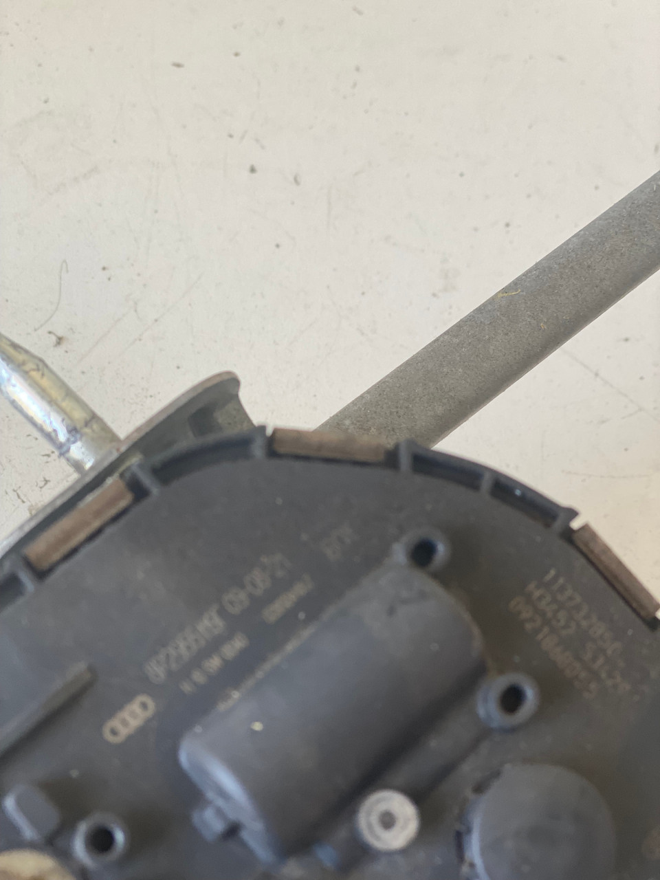audi-a3-8p-used-windscreen-wiper-motor-and-linkages-8p2-955-199-8p2-955