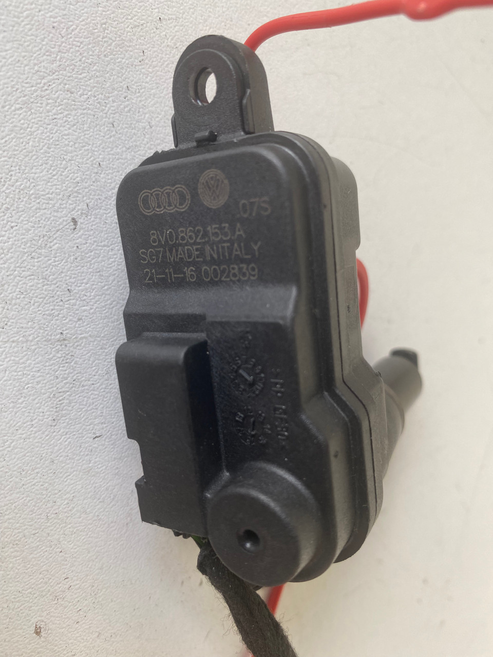 AUDI A3 8V USED FUEL FLAP CENTRAL LOCKING ACTUATOR 8V0 862 153 A