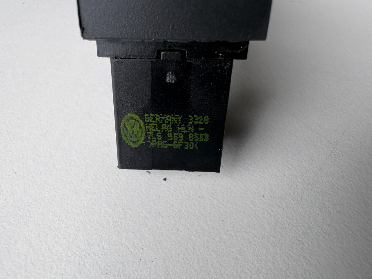 VW GOLF MK6 USED LHR WINDOW SWITCH WITH SURROUND 5K4 868 345