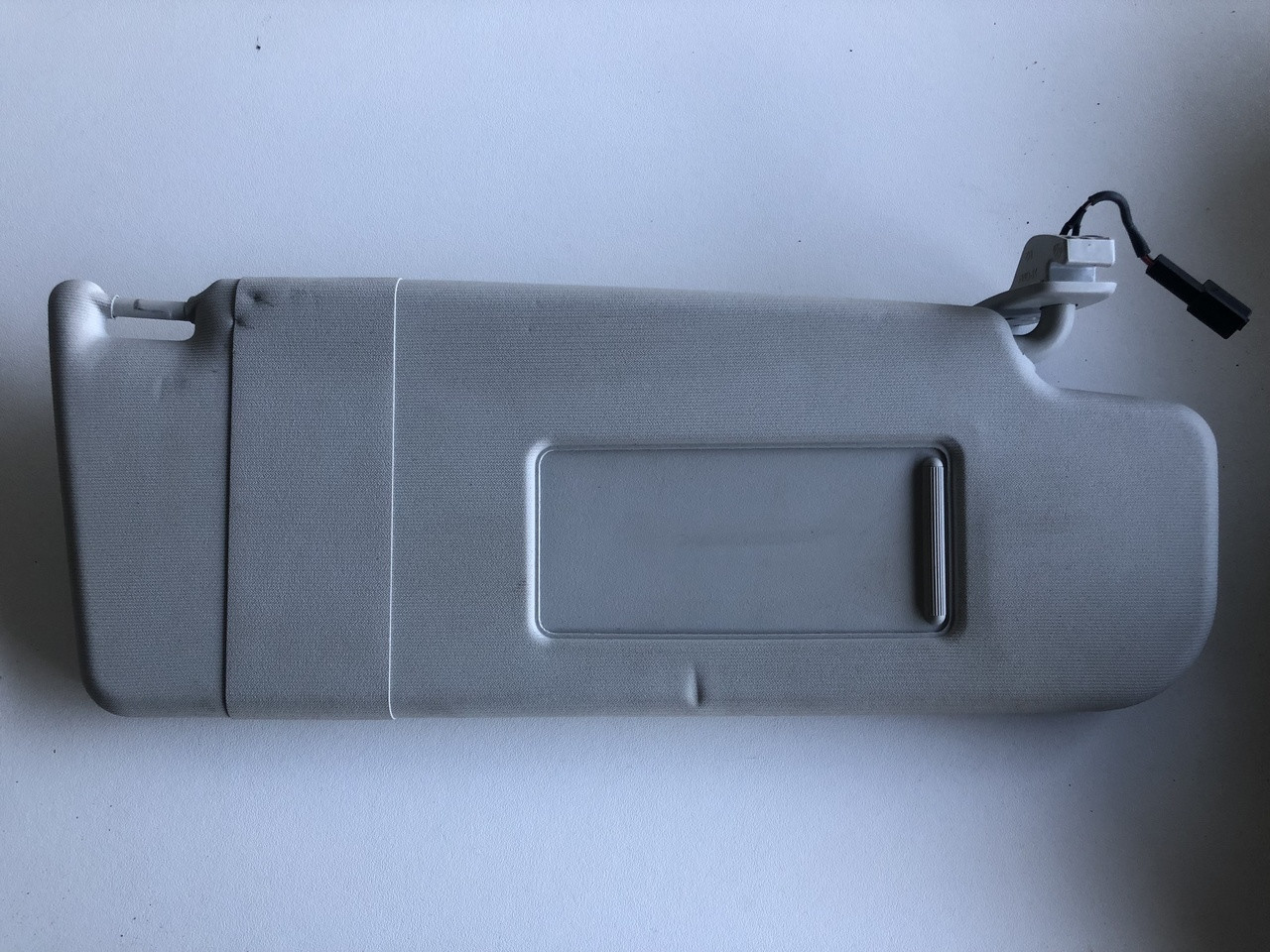 VW GOLF MK5 / JETTA 20052008 USED RH SUN VISOR IN GREY