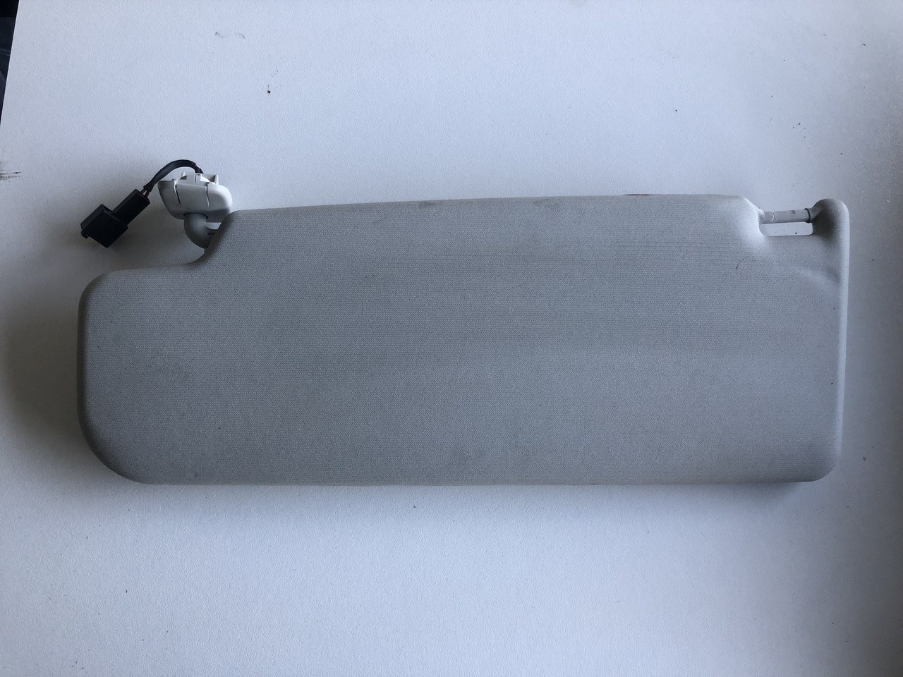VW GOLF MK5 / JETTA 20052008 USED RH SUN VISOR IN GREY