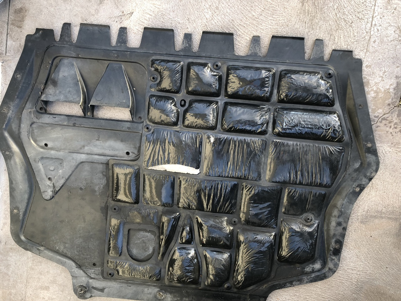 VW GOLF MK5 MK6 TDI USED BOTTOM ENGINE COVER - Parts 4 European Cars