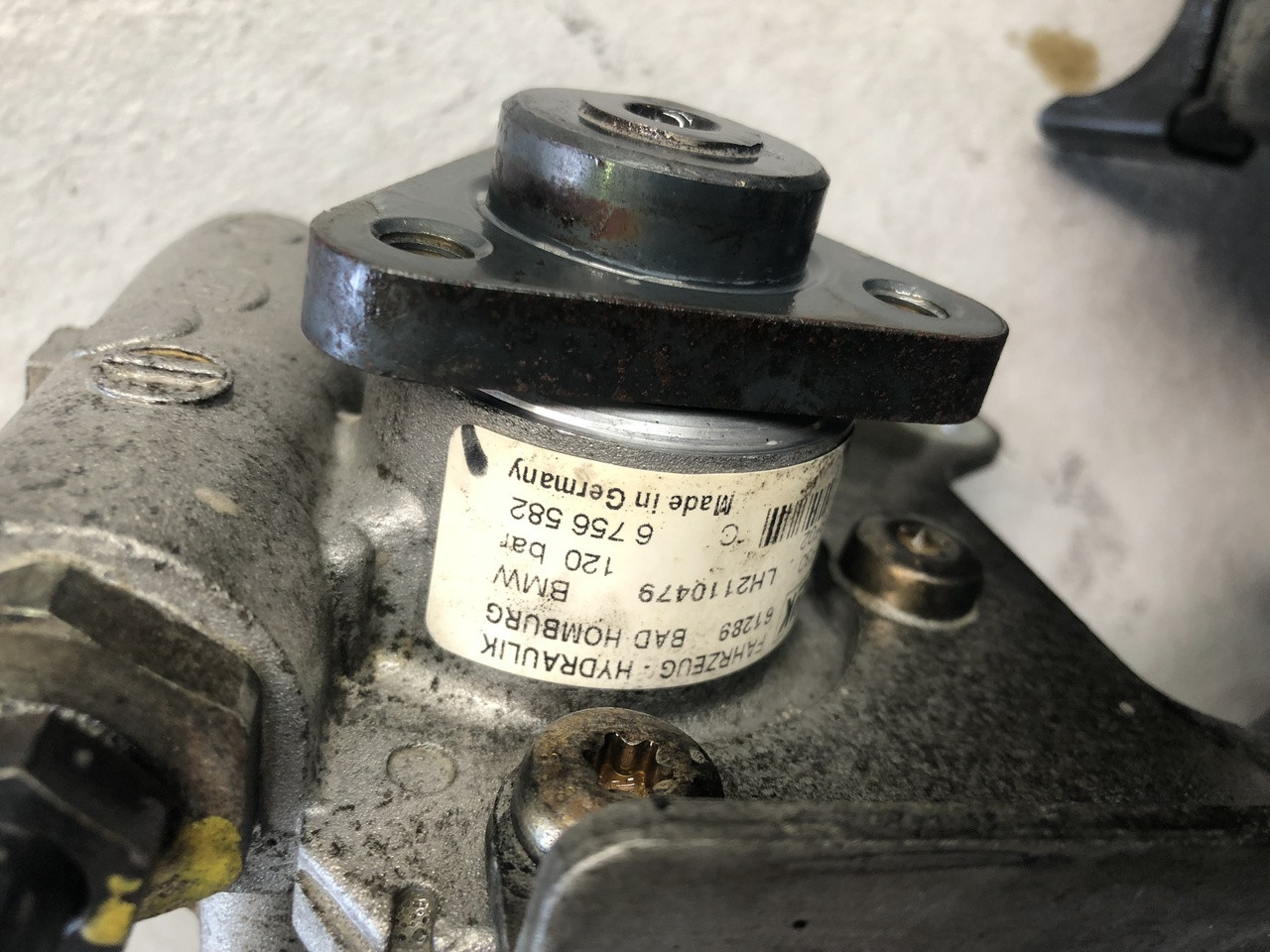 BMW E46 6 CYLINDER LF30 POWER STEERING PUMP WITH HOSES Parts 4