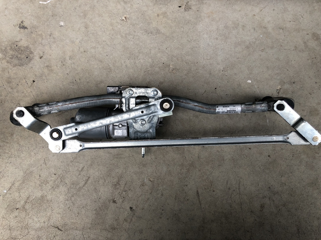audi-a3-8p-2005-2010-used-windscreen-wiper-motor-and-linkages-8p2-955