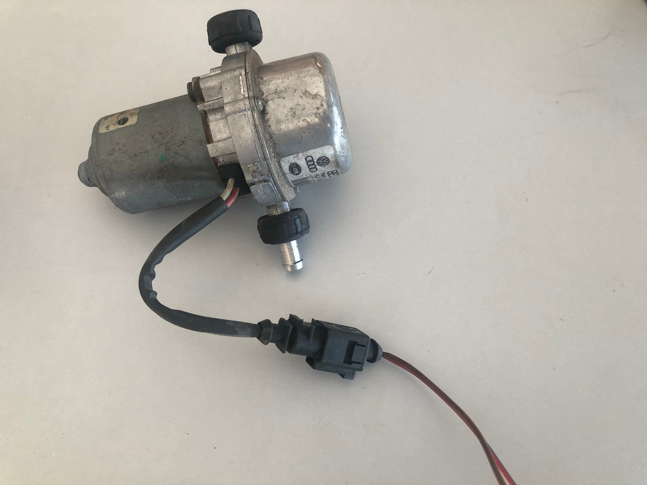 AUDI A4 B6 B7 USED BRAKE VACUUM PUMP 8E0 927 317 A Parts 4 European Cars