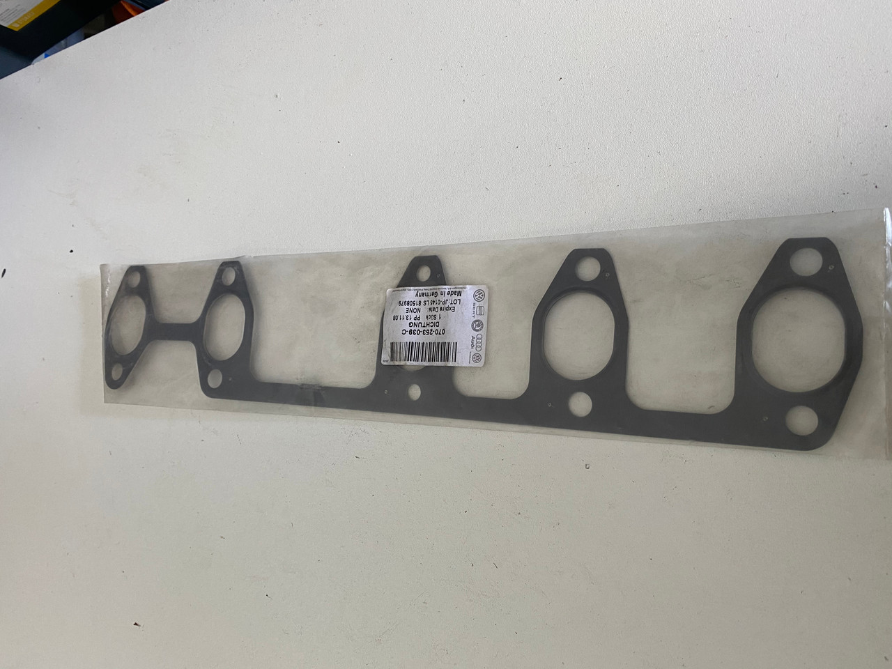 VW T5 2.5 NEW GENUINE EXHAUST GASKET 2.5 TDI 070 253 039 C Parts 4