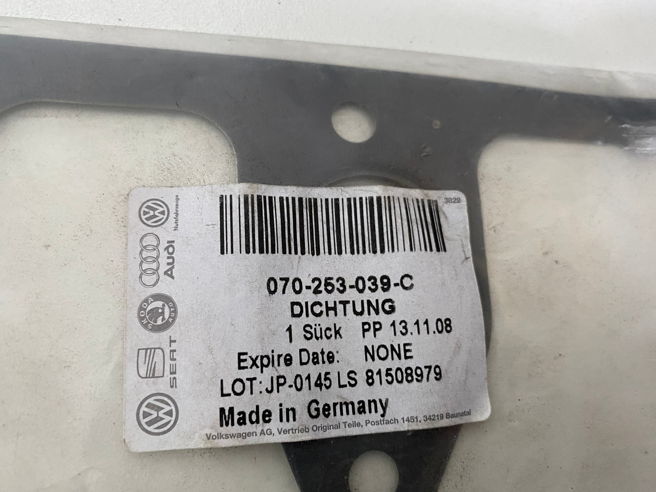 VW T5 2.5 NEW GENUINE EXHAUST GASKET 2.5 TDI 070 253 039 C Parts 4