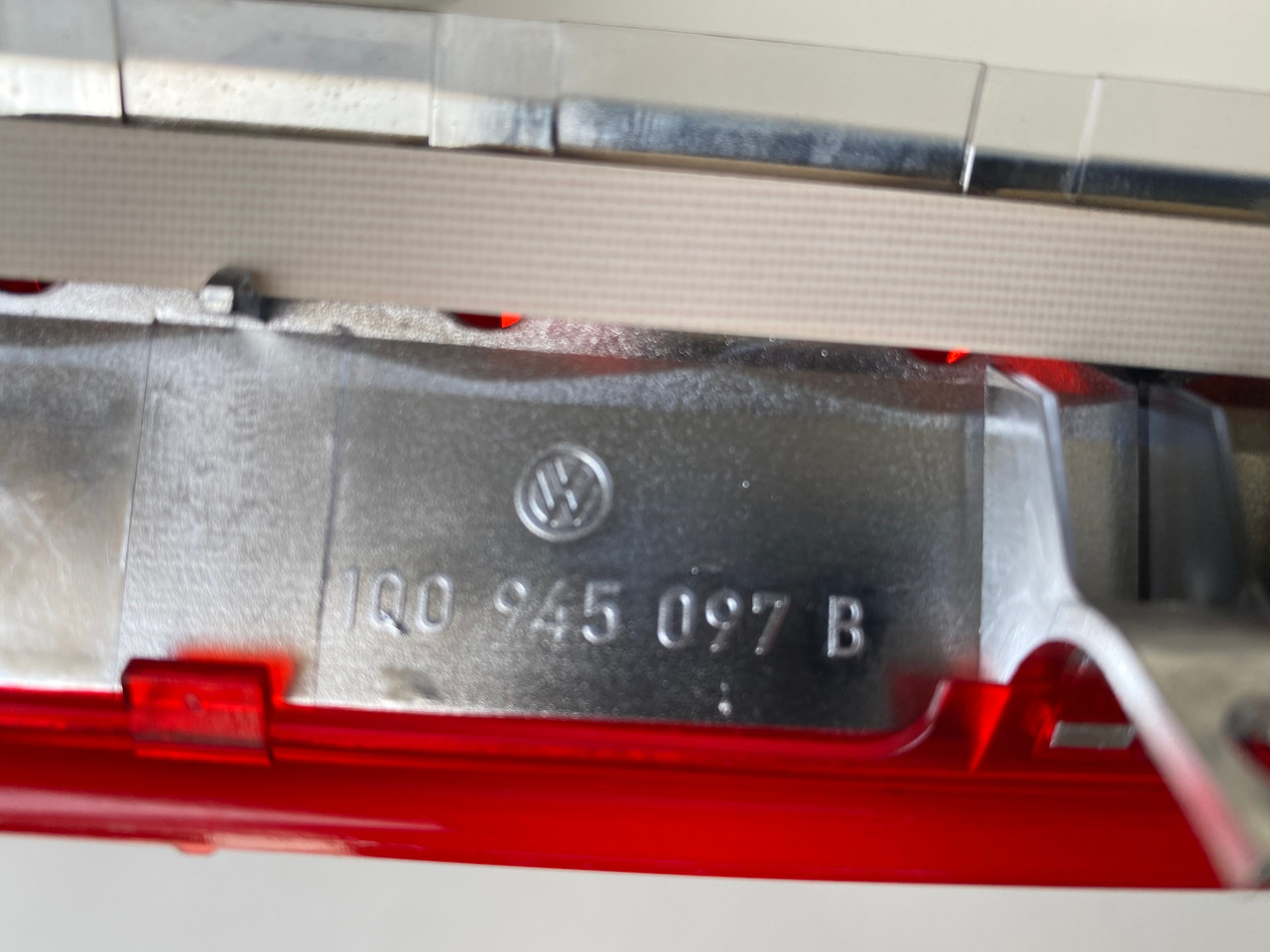 VW EOS CONVERTIBLE USED 3RD BRAKE LIGHT 1Q0 945 097 B Parts 4
