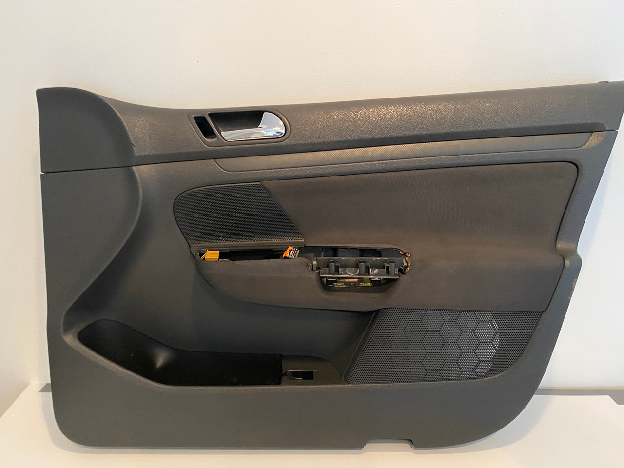 VW GOLF MK5 2004 USED RHF DOOR TRIM FIXED INSERT TYPE 1K4 867 012 DARDA