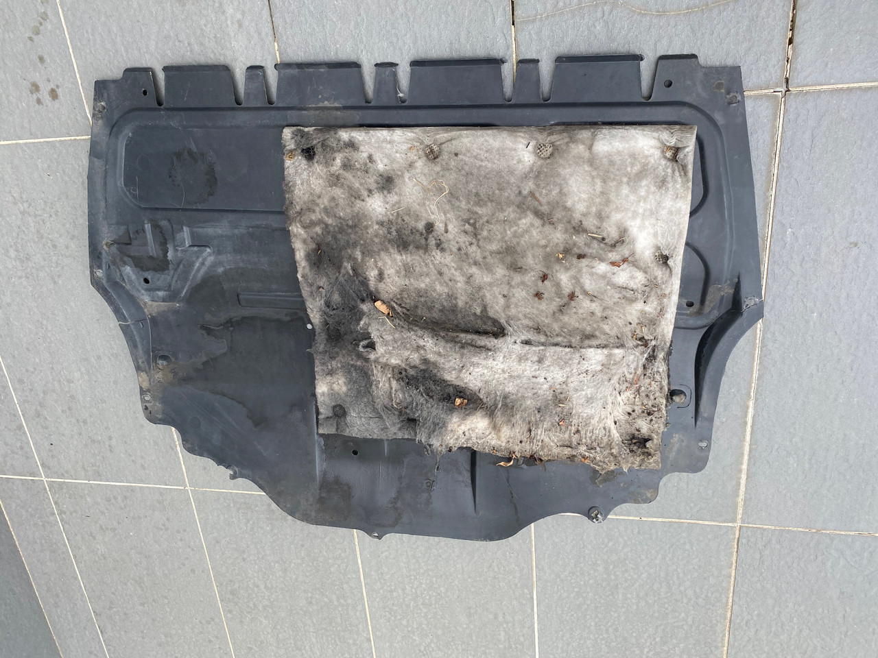 VW POLO 6R USED LOWER UNDER ENGINE COVER 6R0 825 235 B Parts 4