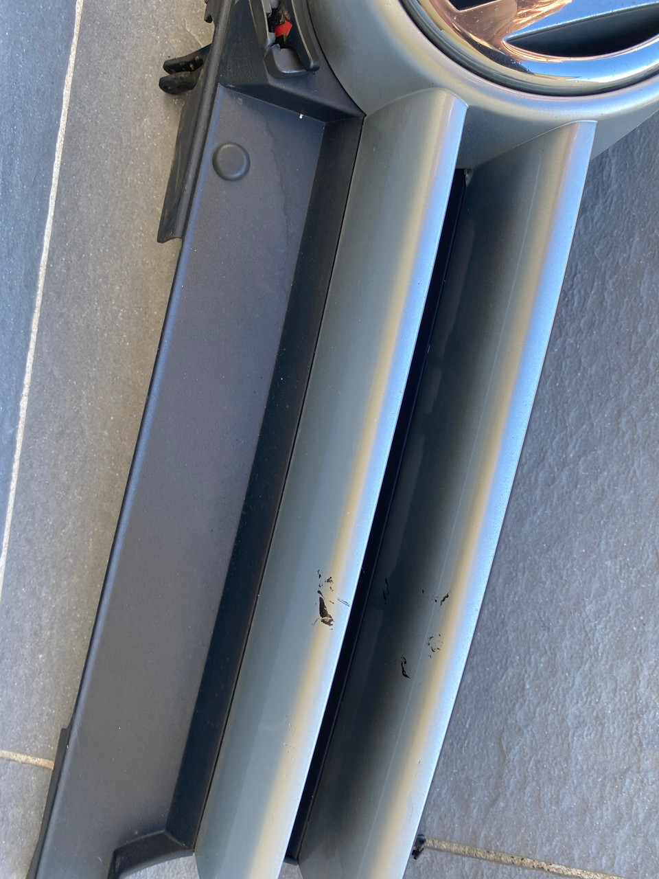 VW GOLF MK4 USED GRILLE IN SILVER LA7W PAINT CODE 1J0 853 655 G Parts