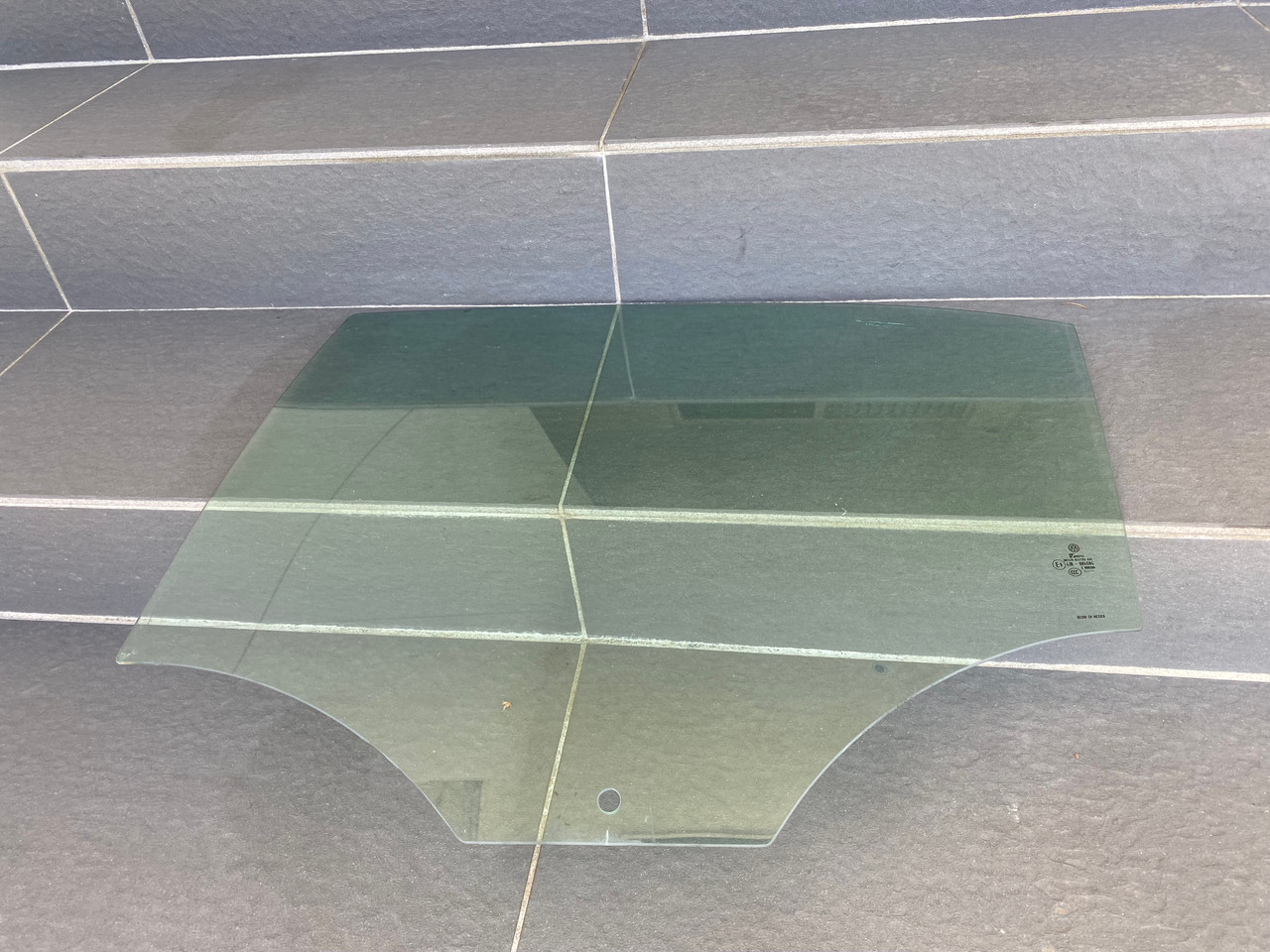 Door Glass For 2011-2018 Volkswagen Jetta Front Left 4-Door Sedan