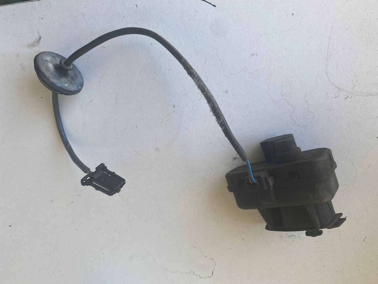 VW TIGUAN USED FUEL FLAP ACTUATOR 5N0 810 773 D Parts 4 European Cars