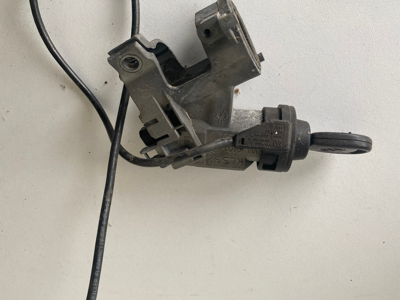 VW GOLF MK3 POLO USED IGNITION BARREL AND KEY 357 905 851 Parts 4 European Cars