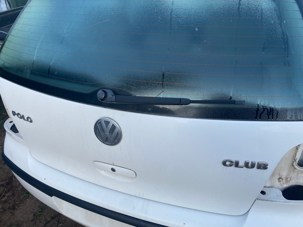 VW POLO 9N EARLY USED TAILGATE IN WHITE B9A PAINT CODE Parts 4