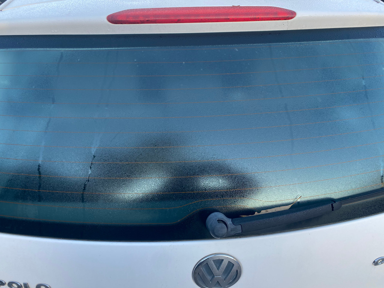 VW POLO 9N EARLY USED TAILGATE IN WHITE B9A PAINT CODE Parts 4