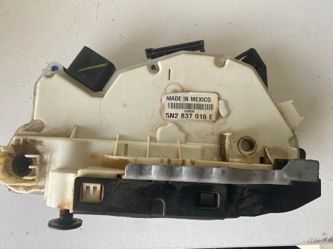 DRIVER SIDE FRONT DOOR LOCK & ACTUATOR FOR HOLDEN COMMODORE VE OMEGA GENUINE NEW