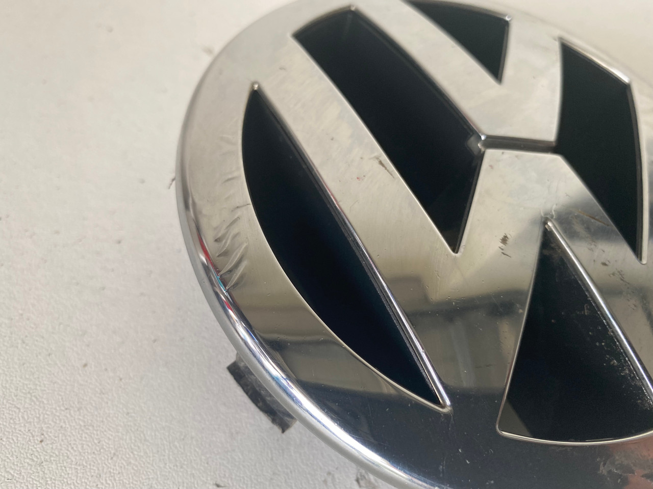 VW CADDY 20052010 FRONT GRILLE BADGE USED WITH SMALL MARKS 3BO 853 601 C Parts 4 European Cars