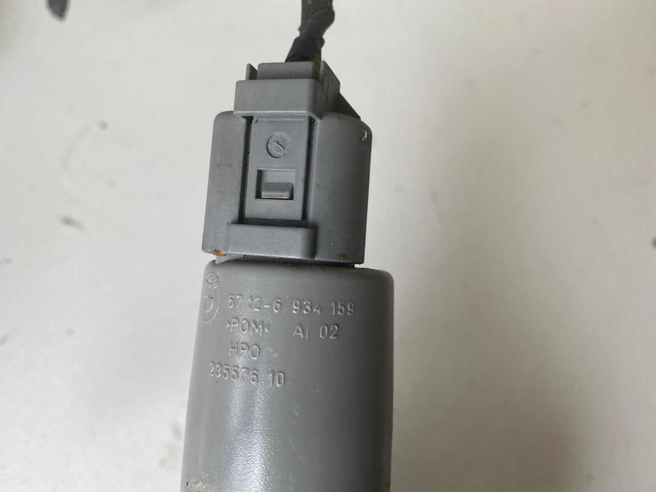 BMW E90 USED WINDCREEN WASHER PUMP 67.126 934 159 Parts 4 European Cars